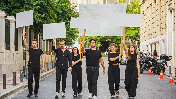 Το Θέατρο Τέχνης Καρόλου Κουν και η Μαριάννα Κάλμπαρη επιστρέφουν με το "Δράμα της Δημοκρατίας"