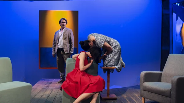 "Άλλες εποχές": Βλέπουμε νέες φωτογραφίες από το έργο του Πίντερ για τα αινίγματα της μνήμης