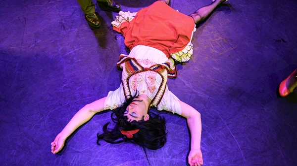 Οι πρώτες φωτογραφίες από τα "Μπλε καστόρινα παπούτσια" των 4Frontal