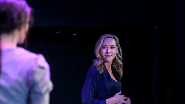 Έξι παραστάσεις κατεβάζουν αυλαία