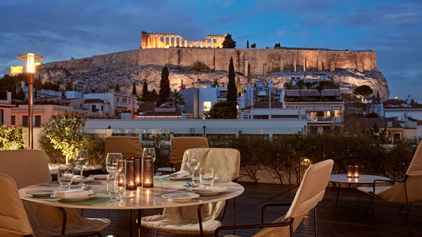 Point A: Δείπνο και ποτό υπό το βλέμμα της Ακρόπολης!