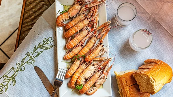 Στα αθηναϊκά ουζερί πριν την έξοδο του Πάσχα