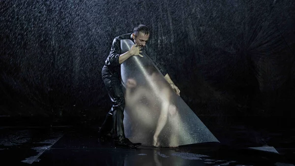 Δημήτρης Παπαϊωάννου: "Το "Ιnk" μιλάει για την επιθυμία, για του "πόθου τ’ αγρίμι""