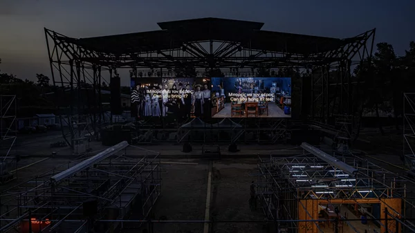 "Respublika": Δείτε πρώτες εικόνες από την παράσταση του Λούκας Τβαρκόφσκι