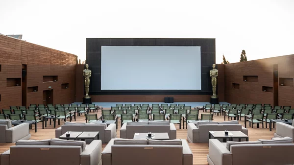 Ενας νέος θερινός κινηματογράφος έφτασε στην Αθήνα και μας χαρίζει μια ξεχωριστή κινηματογραφική εμπειρία