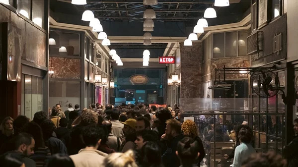 Διατηρετέα με αστερίσκους τα σινεμά Ιντεάλ και Άστορ