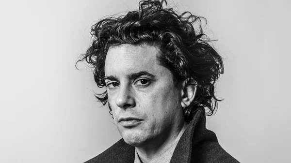 Ποιο είναι το "παγκόσμιο φαινόμενο" Μπενχαμίν Λαμπατούτ που έρχεται στην Ελλάδα;