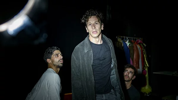 Ο Γιώργος Νανούρης κι ο Μιχάλης Σαράντης ανεβάζουν "Συρανό" στην εποχή του body positivity