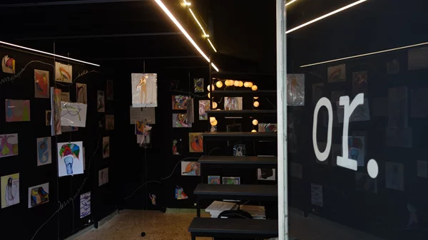 Η νέα εικαστική βιτρίνα του or.artspace. διερευνά τις προσωπικές και κοινωνικοπολιτικές όψεις της τροφής