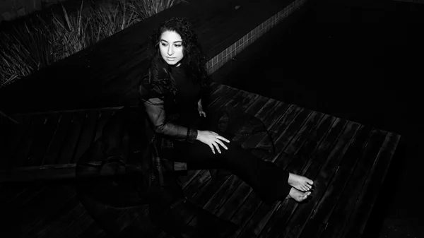 Arooj Aftab: Πολλά παραπάνω από ένα ακόμα "sad girl", μια ερμηνεύτρια σούφι μουσικής ή η πρώτη Πακιστανή καλλιτέχνιδα με Grammy