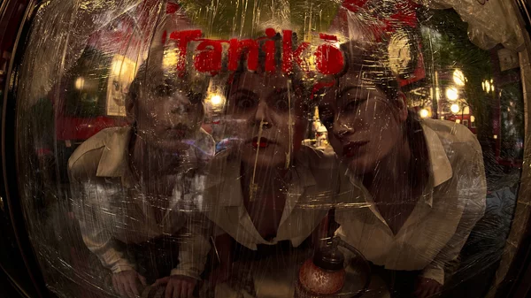 Τι συμβαίνει στο θεατρικό wine bar "Taniko";