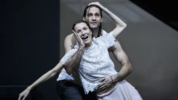 "Το τρίτο στεφάνι": Ο Στάθης Λιβαθινός σκηνοθετεί το μυθιστόρημα - σταθμός