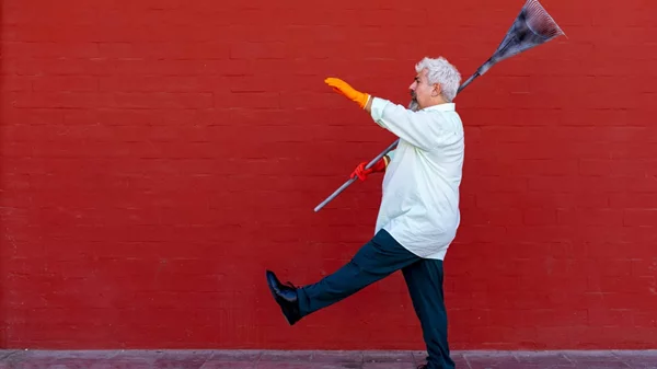 "Ο Γουόλτερ Μίττυ και ο Πανηγυρικός": Από τη Νάξο στον Βοτανικό