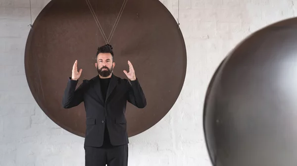 Ο Κωνσταντίνος Ρήγος "συναντά" τον Takis