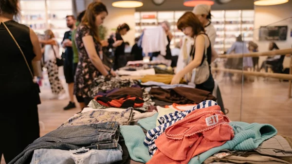 Winter Swap: Ανταλλάσσουμε ρούχα και βιβλία (και πλέκουμε) στο Ινστιτούτο Γκαίτε