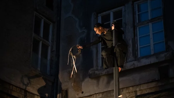 To "CROWS" είναι μια μουσική παράσταση για γυναίκες και όσους αισθάνονται γυναίκες