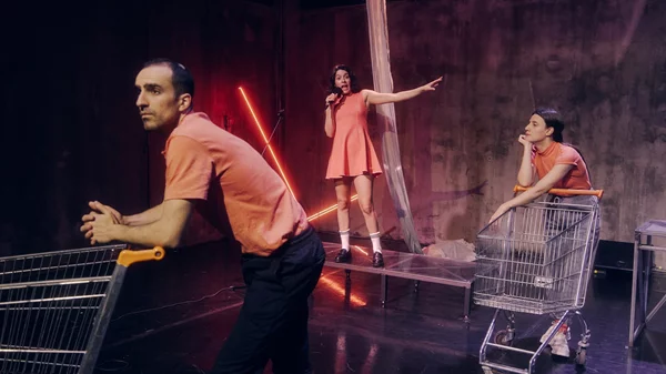 Χριστουγεννιάτικη προσφορά για τις έξι τελευταίες παραστάσεις του "Match"