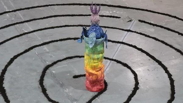 "One Year Later": Μελετώντας το αμετάκλητο πέρασμα του χρόνου