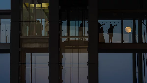 Full Moon Film Marathon: Ξενύχτι στο Πάρκο "Σταύρος Νιάρχος" με κλασικές ταινίες των 80s