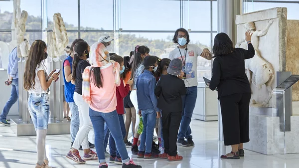 Νέα εκπαιδευτικά προγράμματα για ασυνόδευτους ανηλίκους στο Μουσείο Ακρόπολης