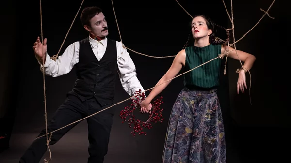 "Ένα Κουκλόσπιτο" σε ανθρώπινη κίνηση – Η Loxodox ξαναγράφει τον Ίψεν