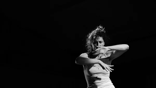 Πόσο πρωτότυπη η πρόταση για θέατρο στο κτήμα Ηλίανθος της Άνδρου!