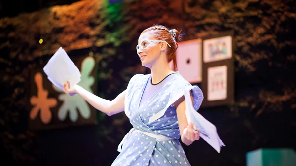 "Μπες στα παπούτσια μου" και "Μια τελεία...είναι μόνο η αρχή!" επιστρέφουν στο θέατρο Σταθμός