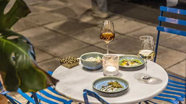 Στους 'Επτά Μάρτυρες', το φρέσκο wine bar του Νέου Κόσμου