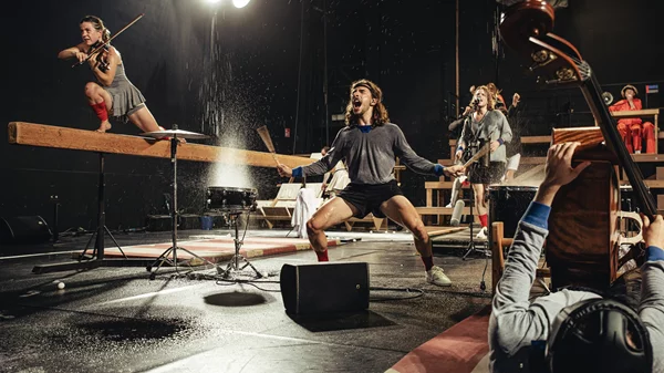 Onassis Dance Days: Η Miet Warlop χορογραφεί ένα τραγούδι με αίμα, δάκρυα και ιδρώτα