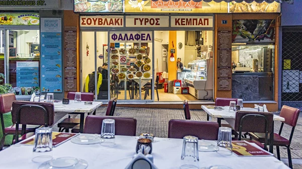 Μία ωραία μίνι πιάτσα φτιάχνεται στην Κλεισόβης