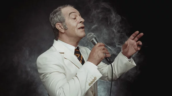 "Τα πήρες όλα κι έφυγες": Ο Γιάννης Τσορτέκης μεταμορφώνεται στον Στράτο Διονυσίου