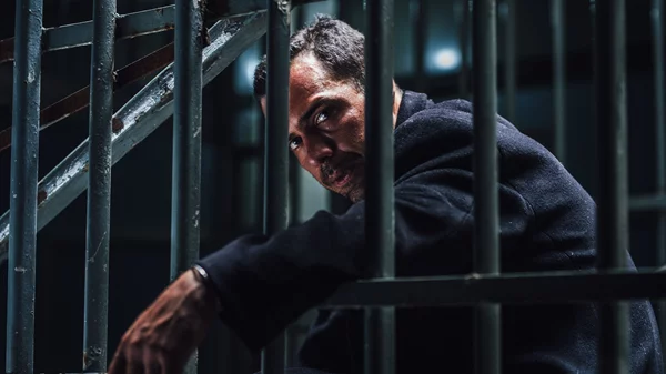 "Η τελευταία απολογία του Νίκου Κοεμτζή" έρχεται στο θέατρο Σταθμός από τον Σεπτέμβριο