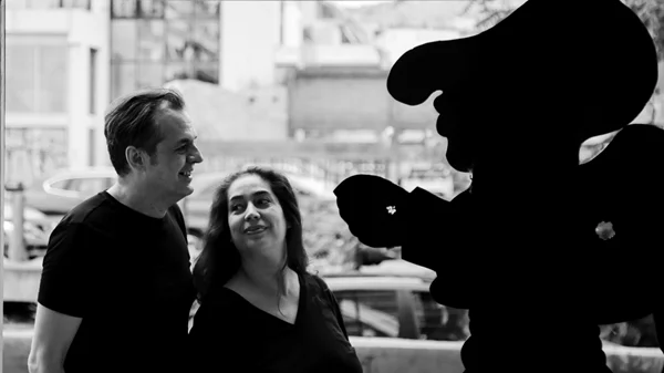 Ο Τάσος Κώνστας και η Αλεξία Αλεξίου μάς συστήνουν την "Paraga" τους