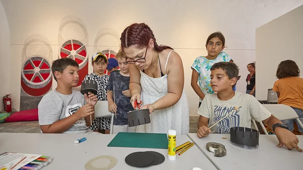 Στη Σαντορίνη μαθαίνουμε να κάνουμε σινεμά μαζί