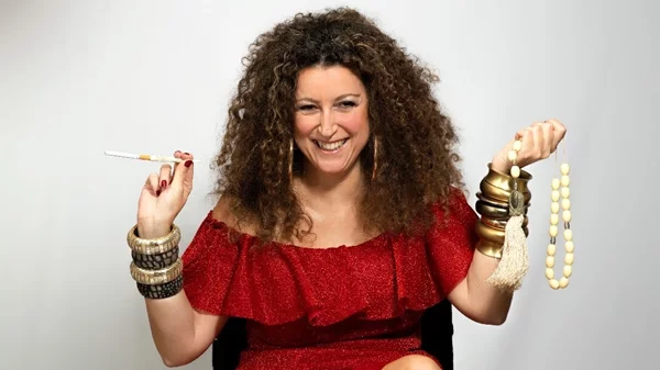 Η "Ντερμπεντέρισσα" Κατερίνα Βρανά ξαναχτυπά στο Arch για τρεις μοναδικές βραδιές