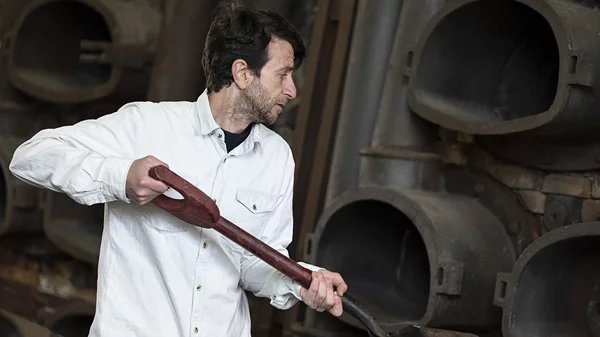 "Ποιος κρατάει το φανάρι": Η πρωτότυπη θεατρική ξενάγηση επιστρέφει στο Βιομηχανικό Μουσείο Φωταερίου