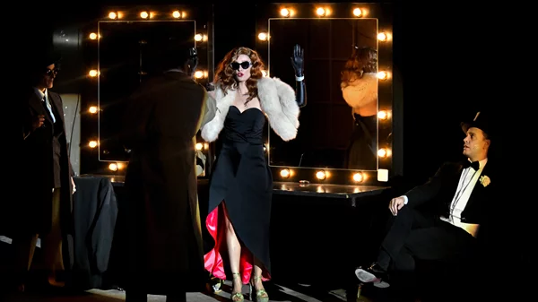 Ο Γιάννης Χουβαρδάς και έξι ηθοποιοί της "Άλλης πλευράς της καταιγίδας" μιλούν για την παράσταση