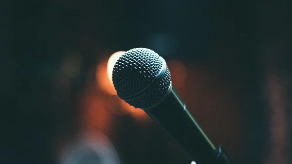 Μελωδίες από τα "Παράθυρα με θέα" στον Σταυρό του Νότου