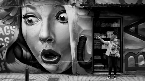 Γιάννης Πανταζίδης: "Στο "Urban Art Project" θέλουμε να παρουσιάσουμε όλο το είναι της Αθήνας, από murals που προκαλούν δέος μέχρι κακόγουστες ταγκιές"