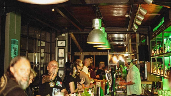 Το "Ride" δεν είναι ένα μπαρ μόνο για Χαρλεάδες