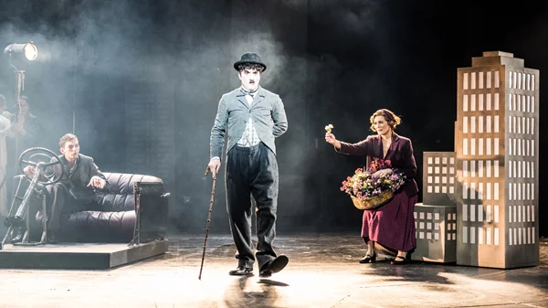 Ποιες παραστάσεις του Εθνικού Θεάτρου κατεβαίνουν και ποιες ετοιμάζονται για πρεμιέρα;