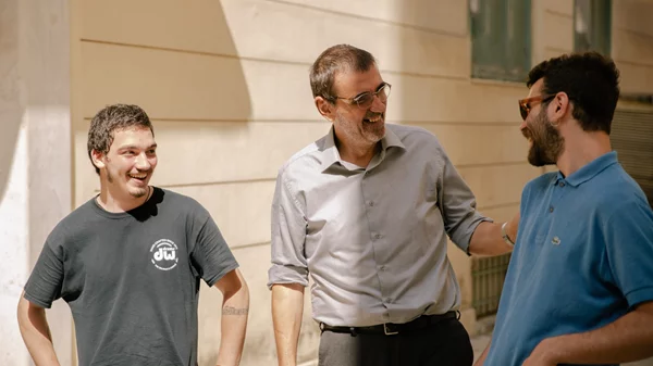 To "Γιώργος Κοντραφούρης Τρίο" μιξάρει τη τζαζ με τη συμφωνική στο Μέγαρο