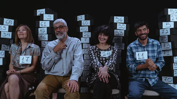 "Interview": Η ομάδα Εμείς μοιράζεται αναμνήσεις από την πολυταξιδεμένη παράσταση