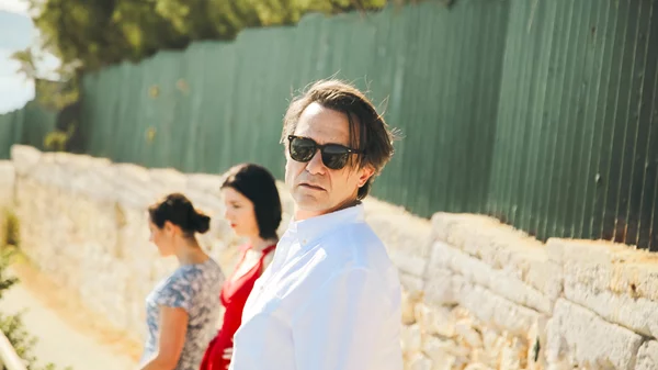 "Άλλες εποχές": Το αινιγματικό έργο του Πίντερ ανεβάζει το Θέατρο της Οδού Κυκλάδων