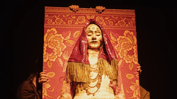 "Goodbye, Lindita": Στην Κεντρική Σκηνή του Εθνικού Θεάτρου μετακομίζει η παράσταση του Μάριο Μπανούσι