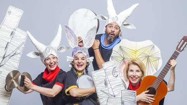 "Αισωπομαχίες": Ο Μικρός Νότος γιορτάζει 10 χρόνια με τη νέα του παράσταση