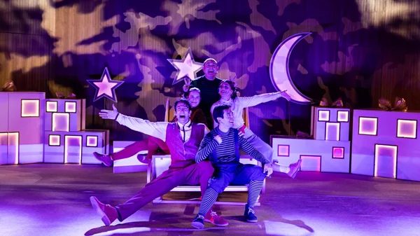 "Τα ανάποδα Χριστούγεννα": Η νέα παιδική παράσταση που θα δούμε φέτος στο Christmas Factory