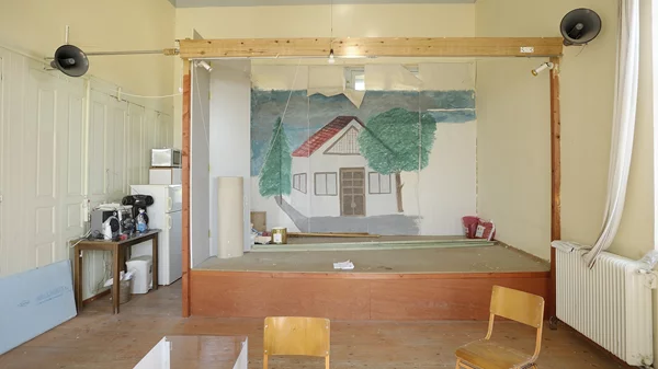 "Playground Lovers": Μια γλυκόπικρη αναδρομή στα ανέμελα παιδικά χρόνια