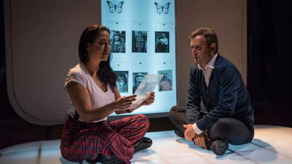 Αργύρης Αγγέλου και Ιωάννα Πηλιχού στον "Συλλέκτη" του Τζον Φόουλς