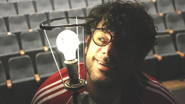 "Ο φίλος μου ο Ντοστογιέφσκι" της Δήμητρας Παπαδοπούλου επιστρέφει στο θέατρο Άλφα